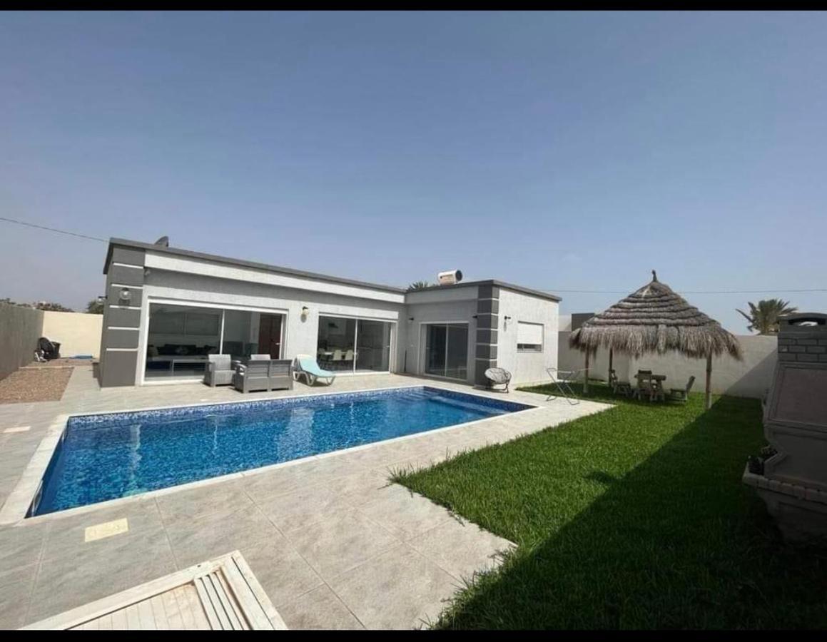 Superbe Dawsser Avec Piscine Sans Aucun Vis A Vis Temlale